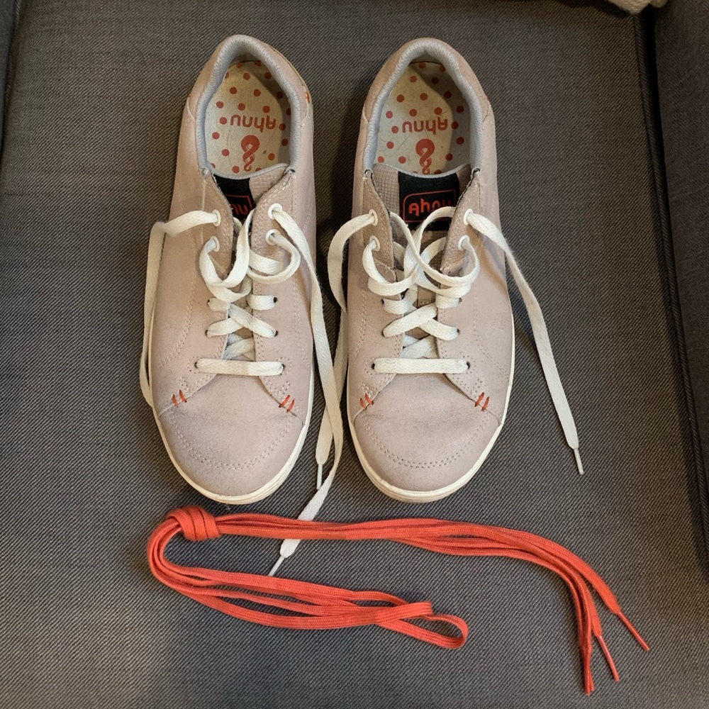 Ahnu Sneakers US 7, EU 38